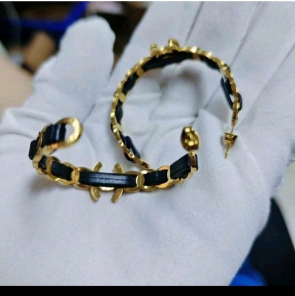 Jewelry - Elegant Gold and Black Women's Bracelet